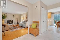 Foyer big double closet - 