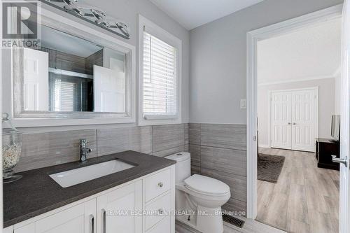 35 Lido Drive, Hamilton, ON - Indoor Photo Showing Bathroom