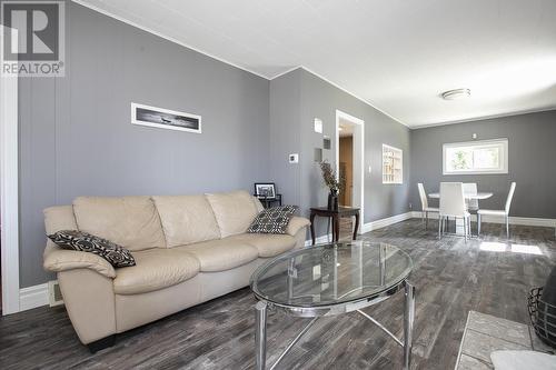 394 Charles St, Sault Ste. Marie, ON - Indoor Photo Showing Living Room