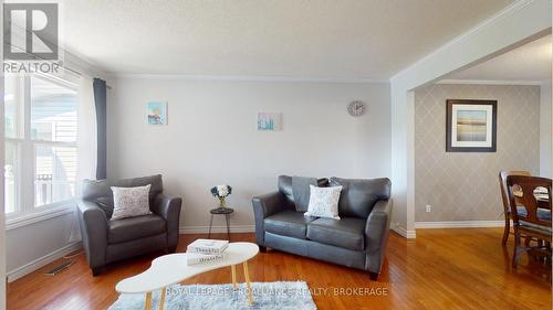 878 Walker Court, Kingston (East Gardiners Rd), ON - Indoor Photo Showing Living Room