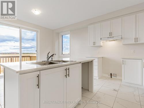 63 Fenn Crescent, New Tecumseth, ON - Indoor Photo Showing Kitchen With Double Sink