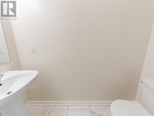 63 Fenn Crescent, New Tecumseth, ON - Indoor Photo Showing Bathroom