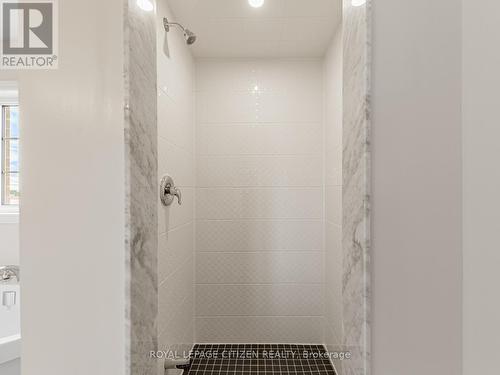 63 Fenn Crescent, New Tecumseth, ON - Indoor Photo Showing Bathroom