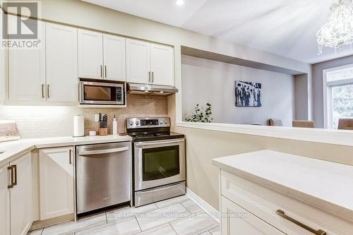 929 Creekfront Way, Newmarket (Gorham-College Manor), ON - Indoor Photo Showing Kitchen