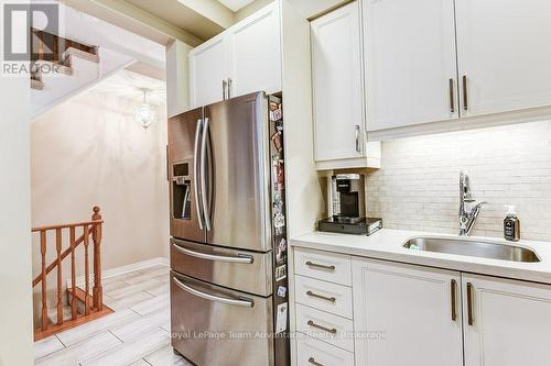 929 Creekfront Way, Newmarket (Gorham-College Manor), ON - Indoor Photo Showing Kitchen