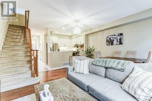 929 Creekfront Way, Newmarket (Gorham-College Manor), ON - Indoor Photo Showing Living Room