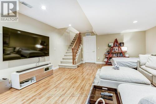 929 Creekfront Way, Newmarket (Gorham-College Manor), ON - Indoor Photo Showing Living Room
