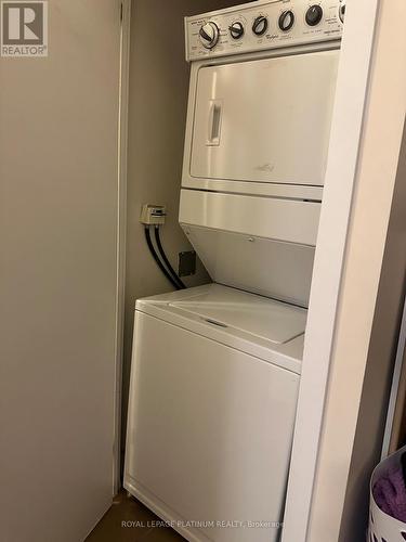 1806 - 4065 Brickstone Mews, Mississauga, ON - Indoor Photo Showing Laundry Room