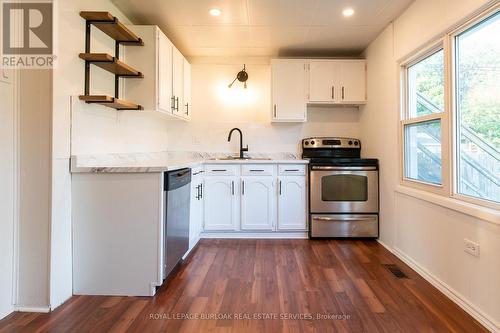 49 Province Street S, Hamilton, ON - Indoor Photo Showing Kitchen With Upgraded Kitchen