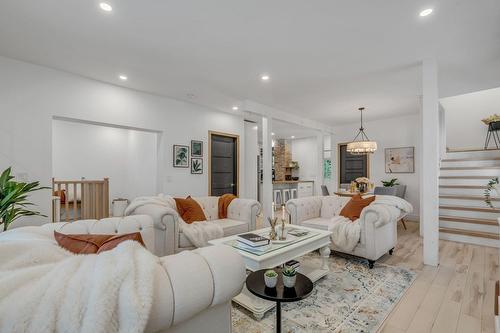 Vue d'ensemble - 30 Rue St-Raphaël, Québec (Beauport), QC - Indoor Photo Showing Living Room