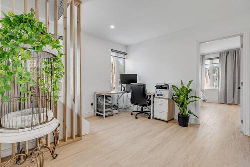 Boudoir - 30 Rue St-Raphaël, Québec (Beauport), QC - Indoor