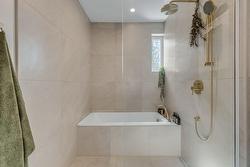 Salle de bains attenante à la CCP - 