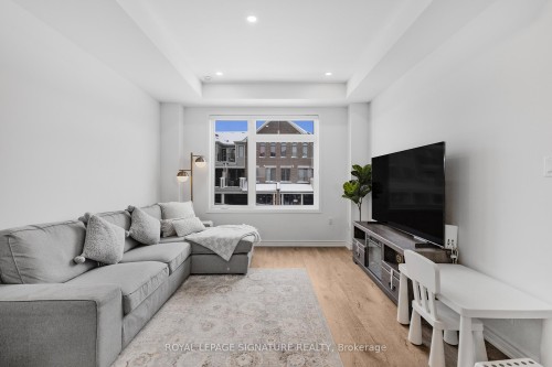 158 Keppel Circle, Brampton, ON - Indoor Photo Showing Living Room
