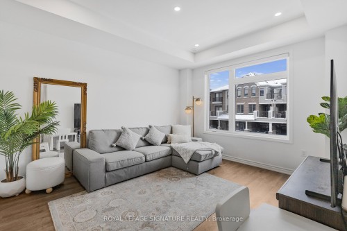 158 Keppel Circle, Brampton, ON - Indoor Photo Showing Living Room