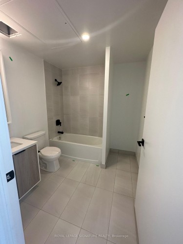 1610-36 Zorra Street, Toronto, ON - Indoor Photo Showing Bathroom