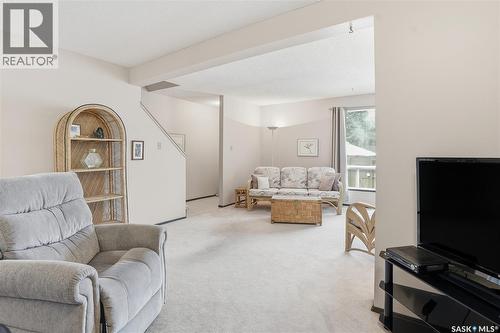 106 1128 Mckercher Drive, Saskatoon, SK - Indoor Photo Showing Living Room