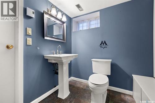 2314 Elphinstone Street, Regina, SK - Indoor