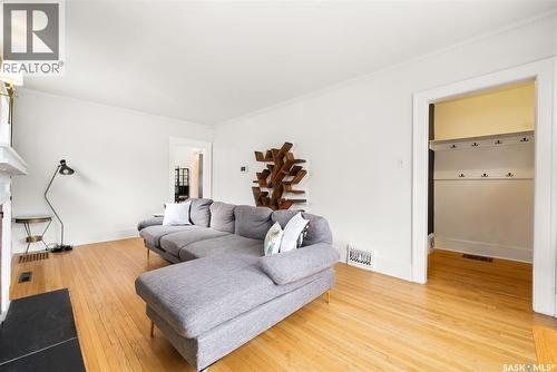 2314 Elphinstone Street, Regina, SK - Indoor Photo Showing Living Room