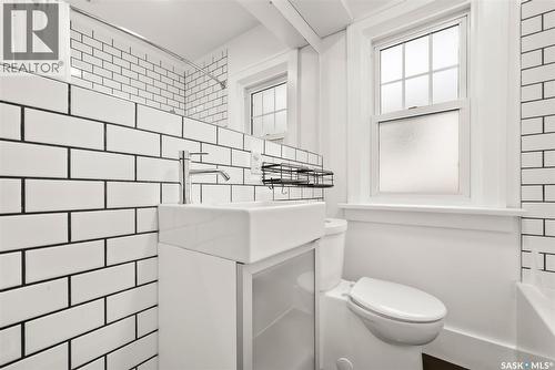 2314 Elphinstone Street, Regina, SK - Indoor Photo Showing Bathroom