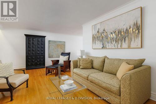 27 Paramount Court, Toronto, ON - Indoor Photo Showing Living Room