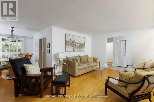 27 Paramount Court, Toronto, ON - Indoor Photo Showing Living Room