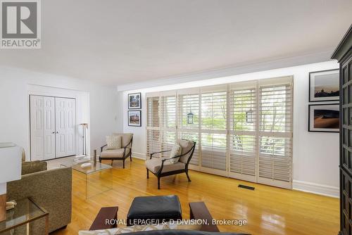 27 Paramount Court, Toronto, ON - Indoor Photo Showing Living Room