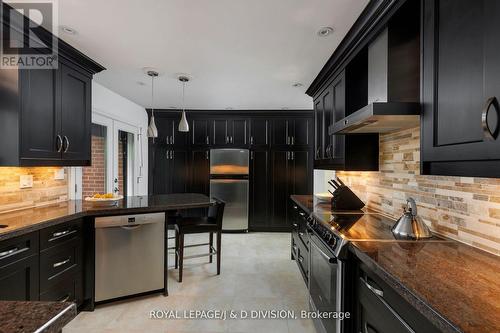 27 Paramount Court, Toronto, ON - Indoor Photo Showing Kitchen With Upgraded Kitchen