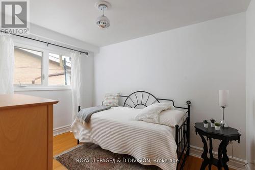 27 Paramount Court, Toronto, ON - Indoor Photo Showing Bedroom