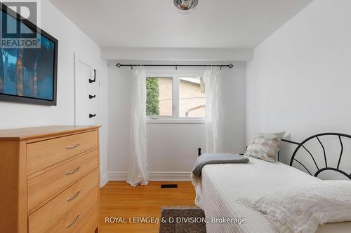 27 Paramount Court, Toronto, ON - Indoor Photo Showing Bedroom