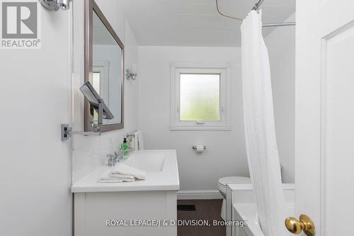 27 Paramount Court, Toronto, ON - Indoor Photo Showing Bathroom