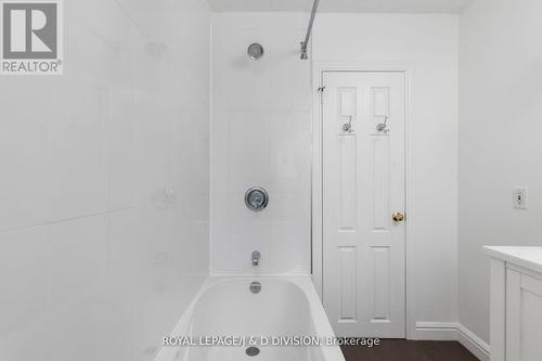 27 Paramount Court, Toronto, ON - Indoor Photo Showing Bathroom