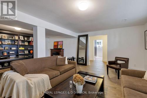 27 Paramount Court, Toronto, ON - Indoor Photo Showing Living Room