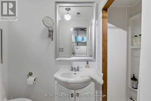 27 Paramount Court, Toronto, ON - Indoor Photo Showing Bathroom