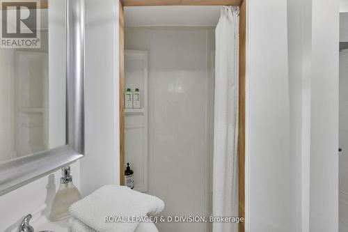 27 Paramount Court, Toronto, ON - Indoor Photo Showing Bathroom