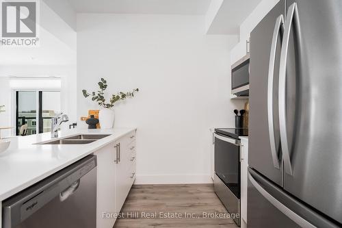 518 - 4 Kimberly Lane, Collingwood, ON - Indoor Photo Showing Kitchen With Double Sink