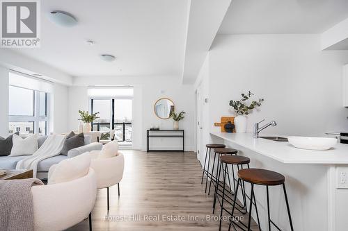 518 - 4 Kimberly Lane, Collingwood, ON - Indoor Photo Showing Living Room