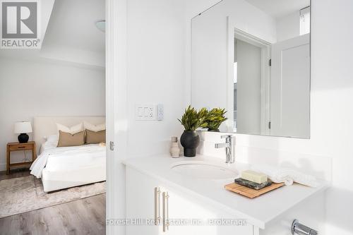 518 - 4 Kimberly Lane, Collingwood, ON - Indoor Photo Showing Bathroom