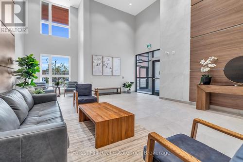 Lobby Entrance - 518 - 4 Kimberly Lane, Collingwood, ON - Indoor Photo Showing Living Room
