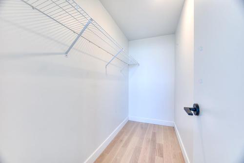 Penderie (Walk-in) - 5106-1245 Rue De Bleury, Montréal (Ville-Marie), QC - Indoor