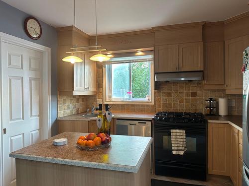 Kitchen - 524 Rue Lauzon, Laval (Sainte-Dorothée), QC - Indoor Photo Showing Kitchen
