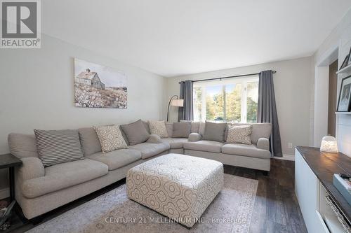 7 Erinwood Drive, Erin, ON - Indoor Photo Showing Living Room