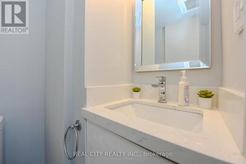 7020 Black Walnut Trail, Mississauga, ON - Indoor Photo Showing Bathroom