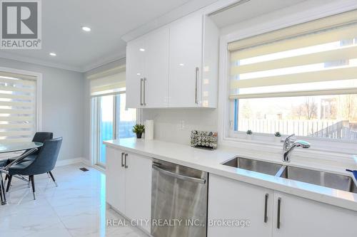 7020 Black Walnut Trail, Mississauga, ON - Indoor Photo Showing Kitchen With Double Sink