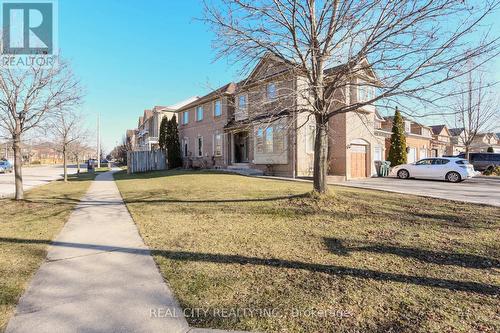 7020 Black Walnut Trail, Mississauga, ON - Outdoor