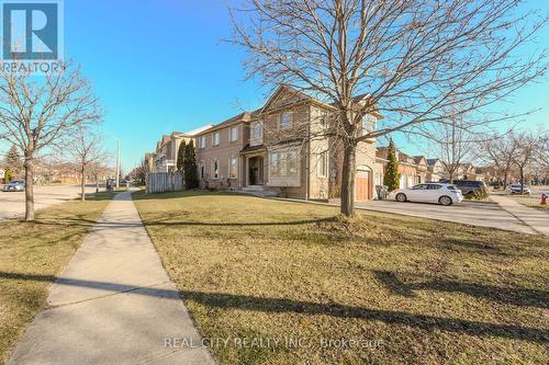 7020 Black Walnut Trail, Mississauga, ON - Outdoor