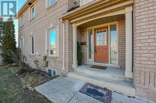 7020 Black Walnut Trail, Mississauga, ON - Outdoor