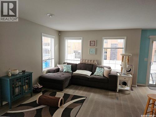 30 118 Pawlychenko Lane, Saskatoon, SK - Indoor Photo Showing Living Room