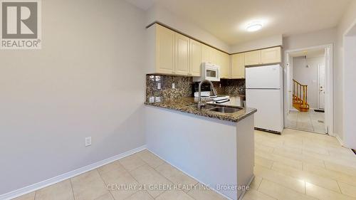6991 Roundwood Court, Mississauga, ON - Indoor Photo Showing Kitchen With Double Sink