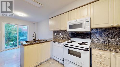 6991 Roundwood Court, Mississauga, ON - Indoor Photo Showing Kitchen With Double Sink