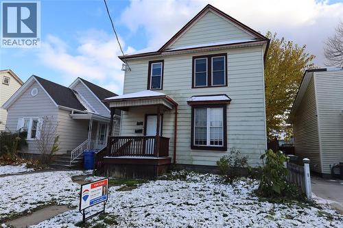 817 CHATHAM STREET East  Windsor, ON N9A 2X8